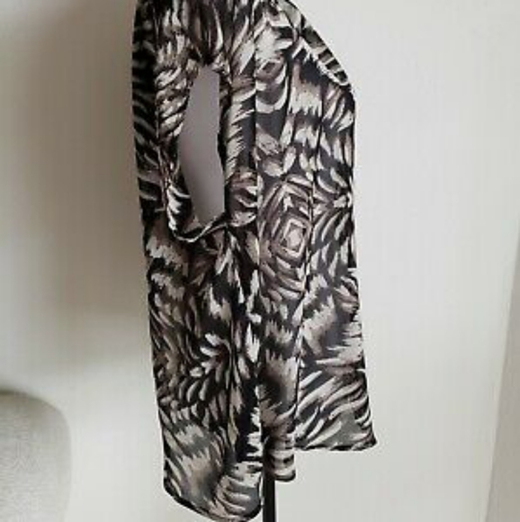 ♠️SOLD♠️Torrid's AbstractCriss-cross Open Back Top - Picture 9 of 11